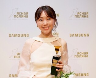 Korean American wins literary award