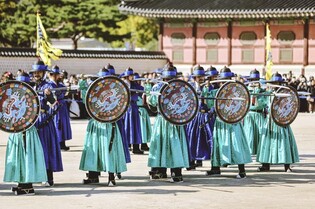 경복궁서 조선시대 궁궐 호위군 사열 의식 '첩종' 재연