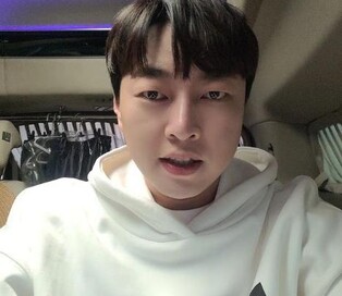 코미디언 이진호 "불법도박으로 감당 어려운 빚…머리 숙여 사죄"