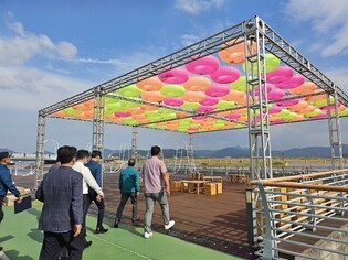 푸른 바다 배경 국화향에 취한다…마산가고파국화축제 26일 개막