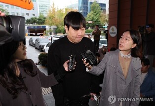 '불법도박 고백' 개그맨 이진호 경찰 출석…"죄송하다"