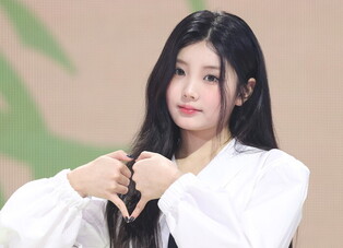 S. Korean girl group Illit