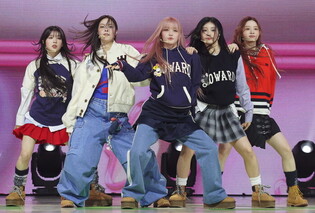 S. Korean girl group Illit