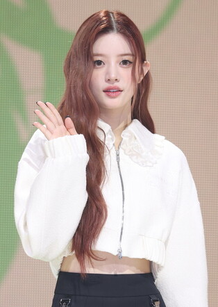 S. Korean girl group Illit