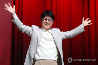 가왕이 건넨 뭉클한 위로…가요계 "조용필의 '바로 지금'을 봤다"