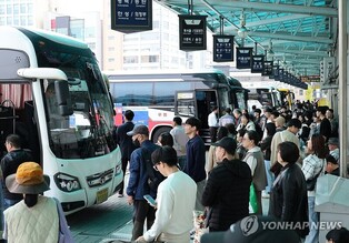 (LEAD) Ticketing system error disrupts bus terminals across nation
