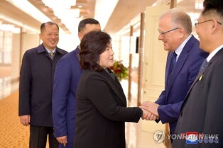 (LEAD) N. Korean foreign minister departs for Russia amid troop dispatch