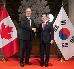 S. Korea, Canada's defense ministers hold talks