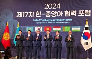 Deeper supply chain cooperation 'win-win' for S. Korea, Central Asia: FM Cho