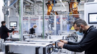 Mercedes-Benz battery plant unveiled to S. Korean press
