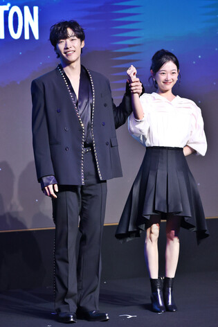 S. Korean actor Woo Do-hwan and actress Lee Yoo-mi