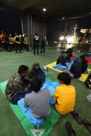 Fishing boat sinks off Jeju Island