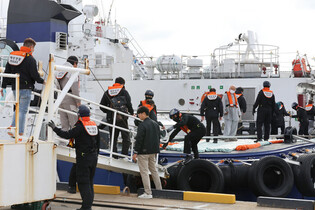 Families join Coast Guard in search after boat sinking