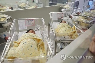 70 pct of S. Koreans believe couples can live together without tying the knot: survey