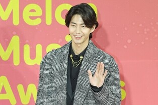 Mourning Messages Pour In for Late Actor Song Jae-rim