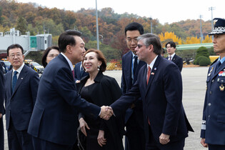 Yoon departs for Peru, Brazil for APEC, G20 summits