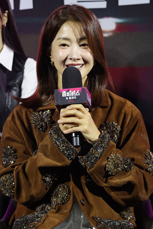 S. Korean actress Lee Si-young