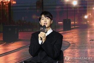 Actor Song Joong-ki Becomes Father of 2 Daughters