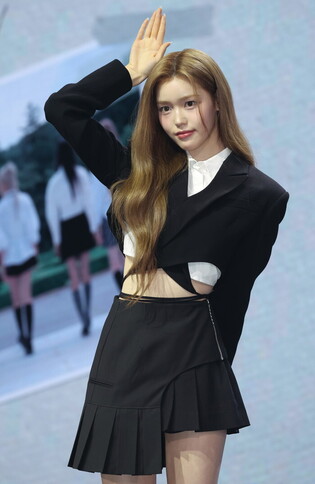 S. Korean girl group Izna