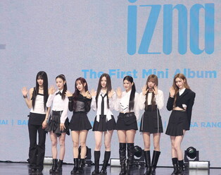 S. Korean girl group Izna