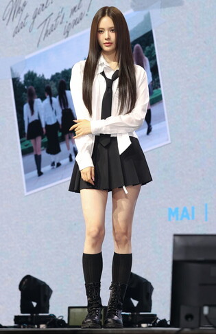 S. Korean girl group Izna