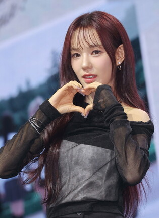 S. Korean girl group Izna