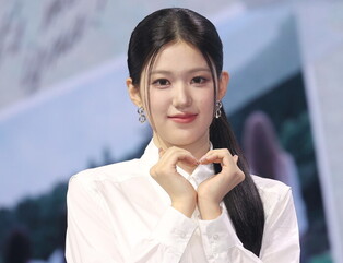 S. Korean girl group Izna