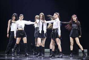 S. Korean girl group Izna