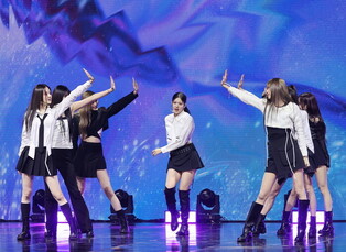 S. Korean girl group Izna