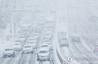 Yoon calls for measures to prevent damage from heavy snowfall
