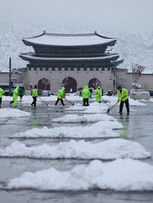 Heavy snow
