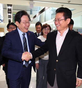 Opposition leader meets North Gyeongsang governor