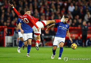 EPL 무슬림 선수 '무지개 주장완장' 거부…소속구단 "존중한다"