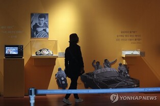 흑백 사진·청진기·북에 담긴 현대사는…명사 60명의 '보물'