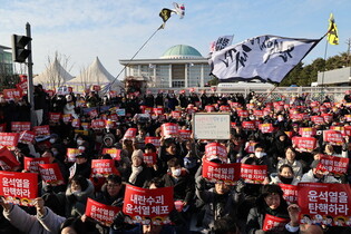 Anti-Yoon rally in front of National Assembly