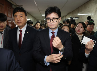 Cornered ruling party leader