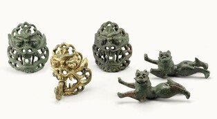 작은 유리구슬·다리뻗은 사자…큐레이터가 찾은 수장고 속 보물