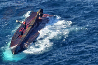 6 people aboard capsized boat found in cardiac arrest