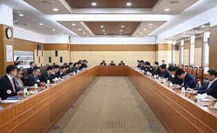 Trade ministry's meeting amid political chaos