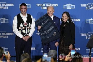 바이든, 원주민기숙학교 기념물 지정…"역사 인정하고 배워야"
