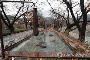 충주 수안보 족욕체험장 겨울철도 운영…시간은 단축