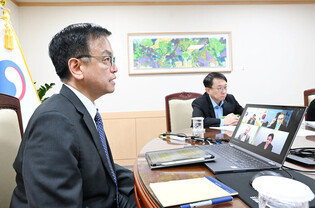 Finance minister talks with Fitch