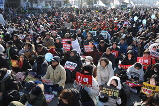 Protesters calling for Yoon's impeachment