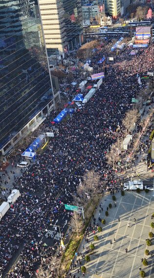 Conservative groups rally in support of Yoon