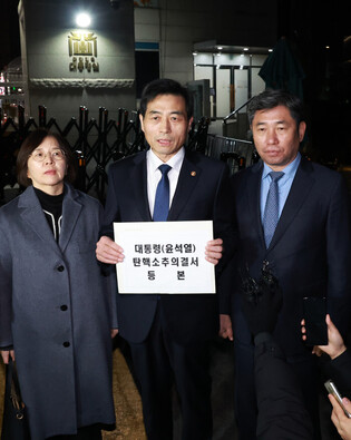 Nat'l Assembly votes to impeach Yoon