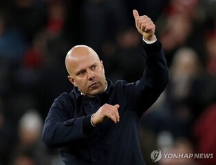 '1명 퇴장' 리버풀, 풀럼과 2-2 비겨…살라흐 공식전 100호 도움