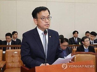 (LEAD) Gov't to front-load 75 pct of next year's state budget in H1