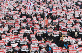 Conservative groups rally in support of Yoon