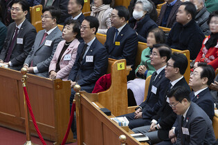 Politicians attend Christmas service