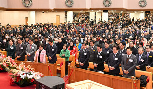 Politicians attend Christmas service